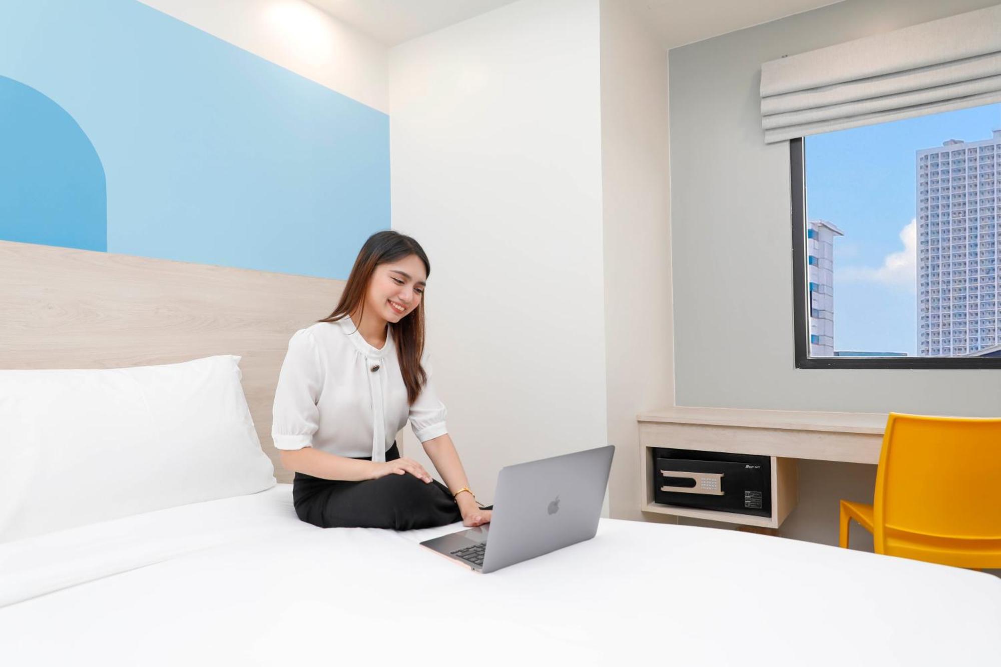 Hop Inn Hotel Iloilo Екстериор снимка